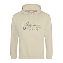 Laden Sie das Bild in den Galerie-Viewer, "Follow your heart" Hoodie sand - Biniebo